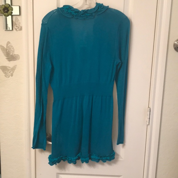 Stylish sweater! - Picture 3 of 4